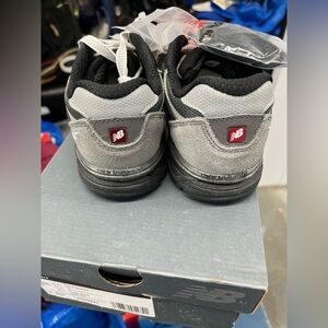 NB 990 v3 grey scale big kids size 3y